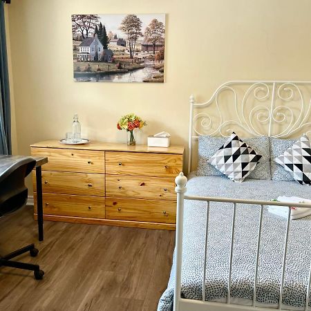 Perfect Home-Private Washrooms,Free Parking,High Speed Net Торонто Экстерьер фото