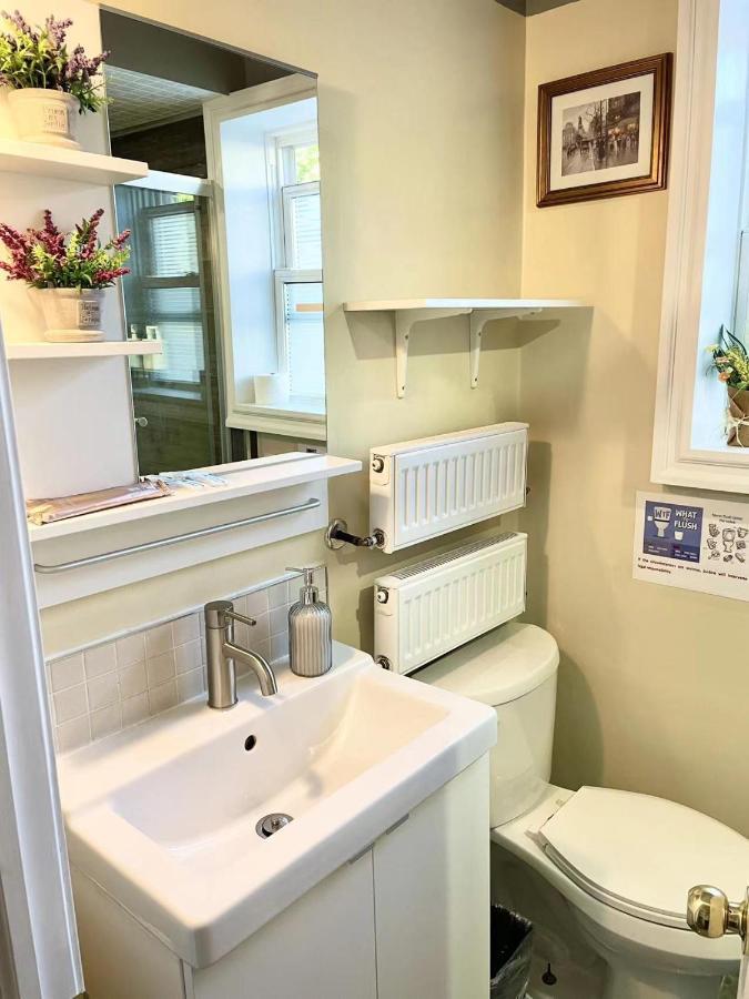 Perfect Home-Private Washrooms,Free Parking,High Speed Net Торонто Экстерьер фото