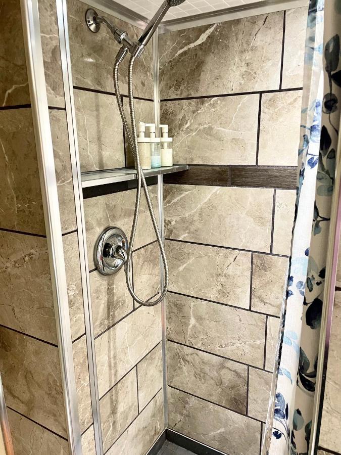 Perfect Home-Private Washrooms,Free Parking,High Speed Net Торонто Экстерьер фото