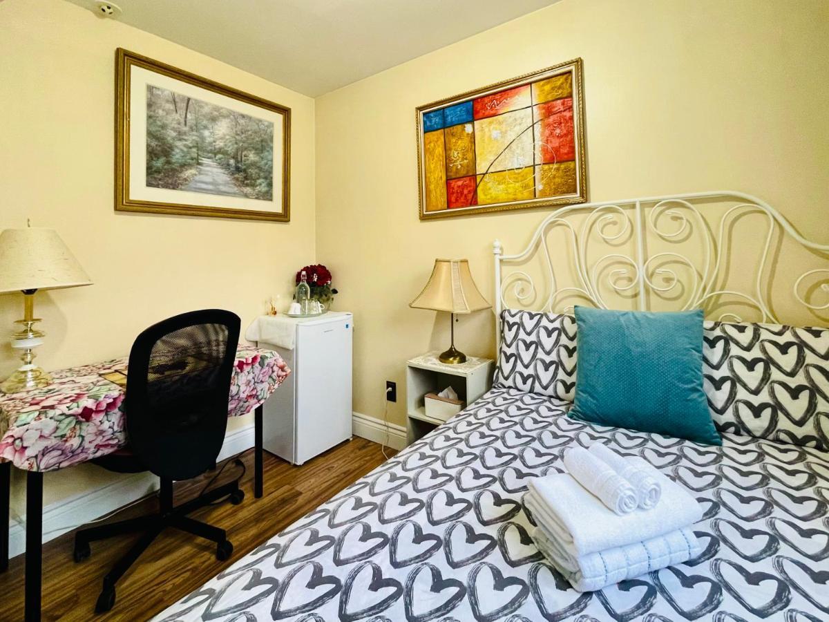 Perfect Home-Private Washrooms,Free Parking,High Speed Net Торонто Экстерьер фото