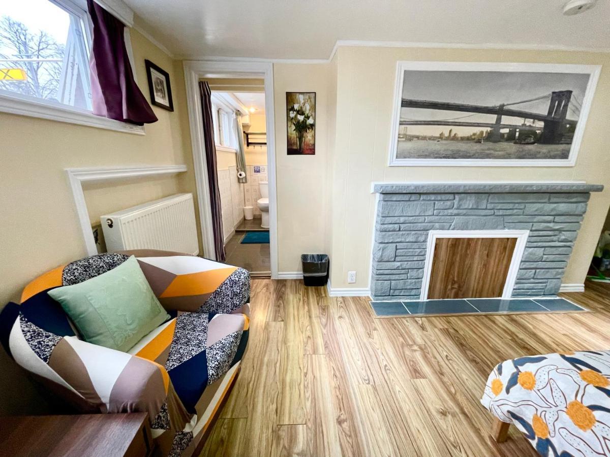 Perfect Home-Private Washrooms,Free Parking,High Speed Net Торонто Экстерьер фото